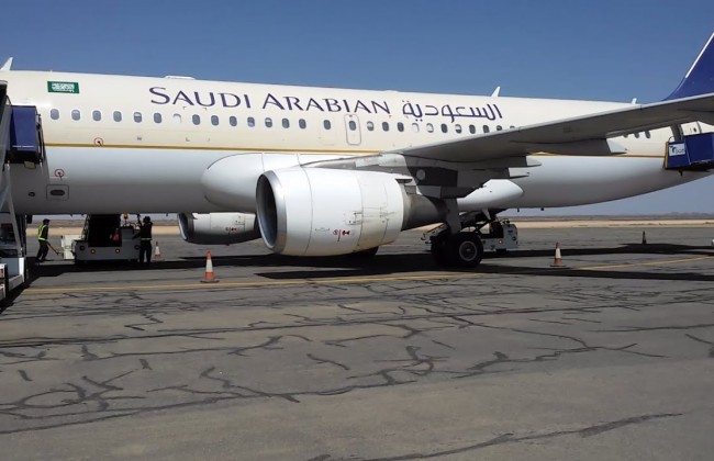 Арабская авиакомпания ограничила в перелетах женщин