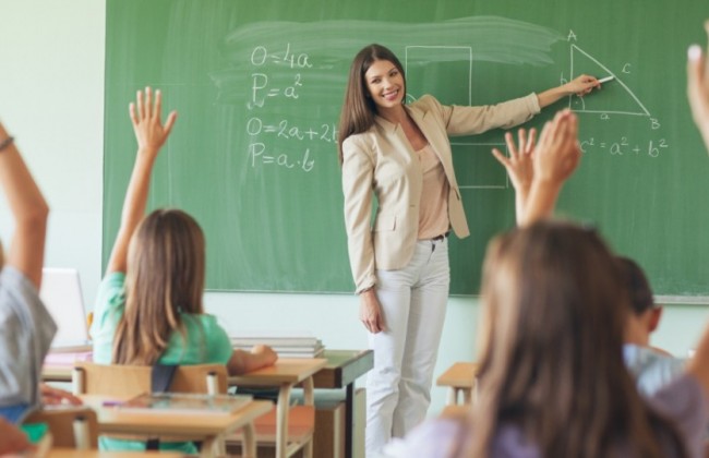 Педагогам озвучили суммы повышенных зарплат