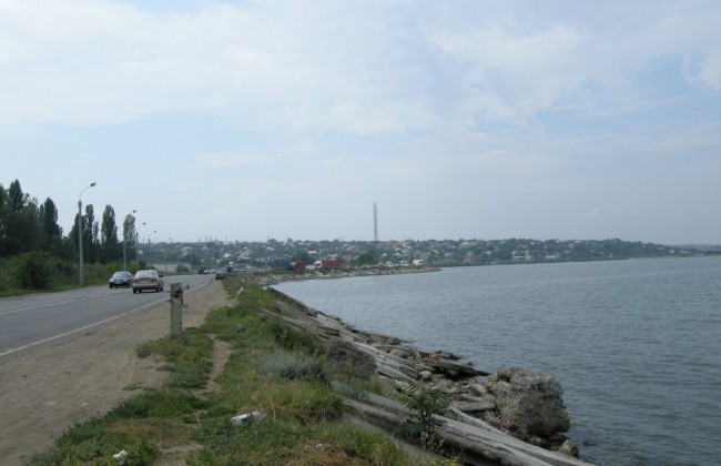 Невероятный оползень в Одессе повредил автомобили