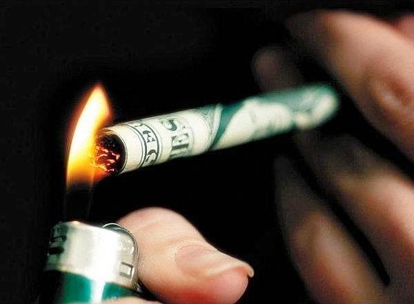 Простіше кинути курити: озвучені нові ціни на сигарети