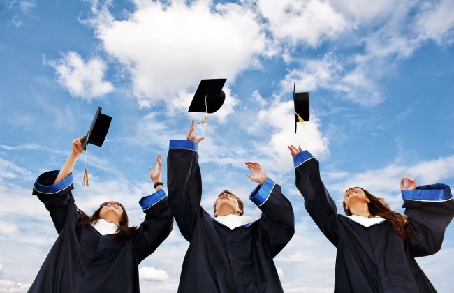 Часть выпускников получит немалую денежную помощь