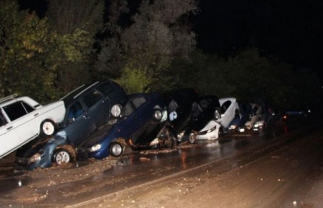 Удачная диверсия: соцсети комментируют потоп в Крыму