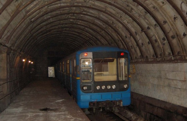 В Киеве задержали иностранца, прогуливающегося в тоннеле метро