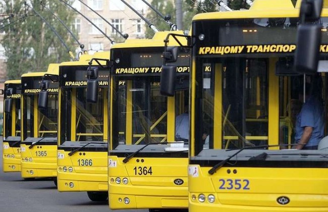 Столичні трамваї і тролейбуси їздитимуть за новим графіком