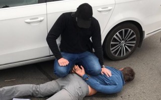 На рекордной взятке задержали чиновника в Киеве