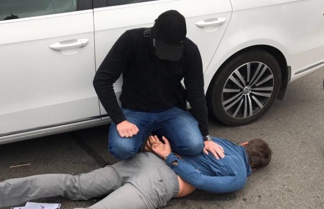 На рекордной взятке задержали чиновника в Киеве