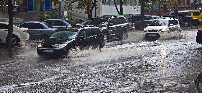 В Днепре непогода парализовала движение транспорта