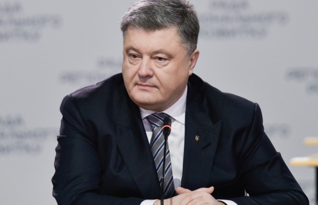 Порошенко урочисто підняв Державний прапор в центрі Києва (ВІДЕО)