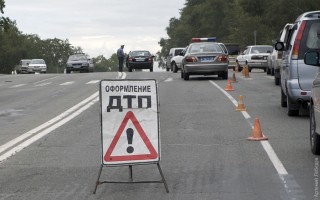 В России автобус с рабочими упал в море: есть погибшие