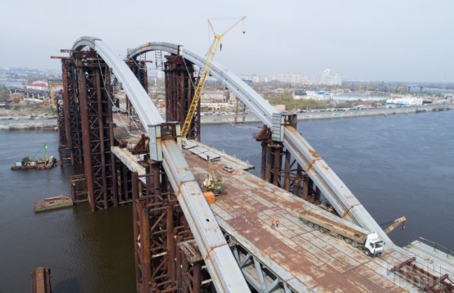 Кличко рассказал, когда достроят мост и запустят метро на Троещину