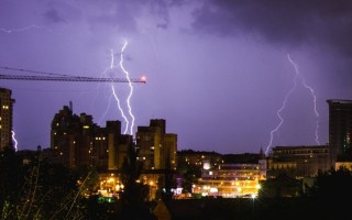 Украинцев предупредили о грозовых дождях и сильном ветре