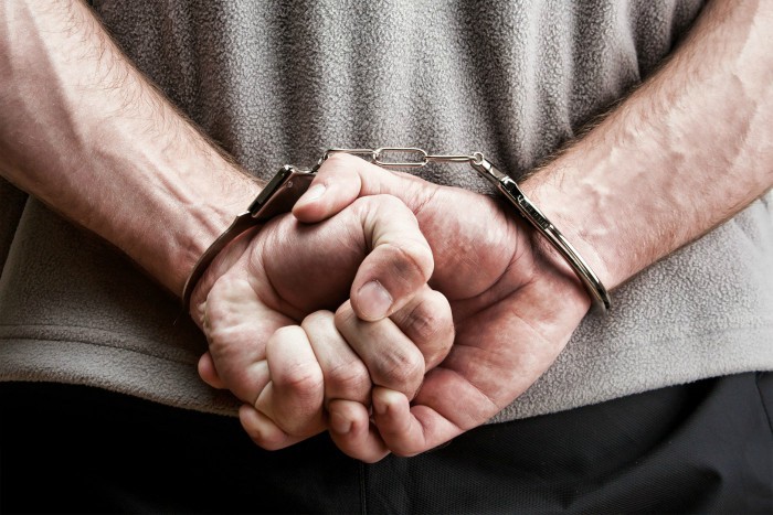 Задержаны наркодилеры и «крышующий» их полицейский (ФОТО)