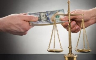 СБУ задержала судью за незаконное отчуждение госимущества (фото)
