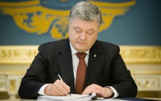 Порошенко увеличил ответственность за вырубку лесов
