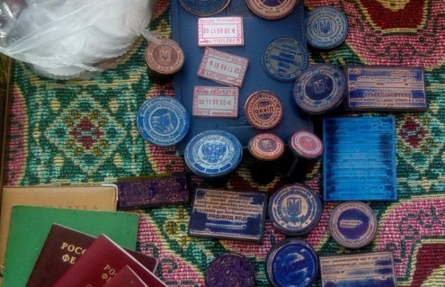 СБУ задержала злоумышленников, изготавливавших фальшивые паспорта