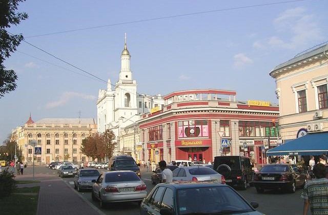 В центре Киева временно запретят движение транспорта