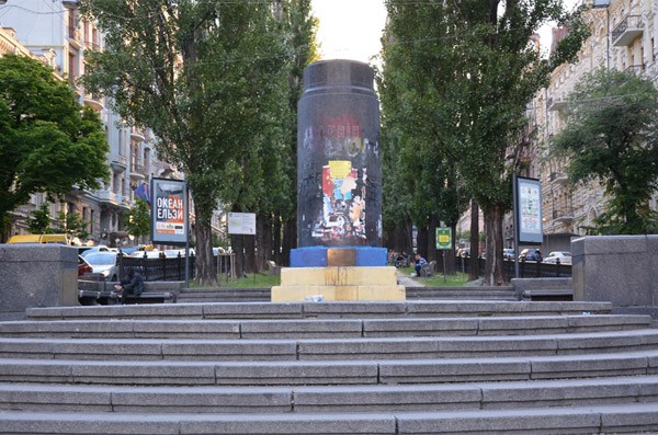 Кем заменяли памятник снесенному Ленину на Бессарабке