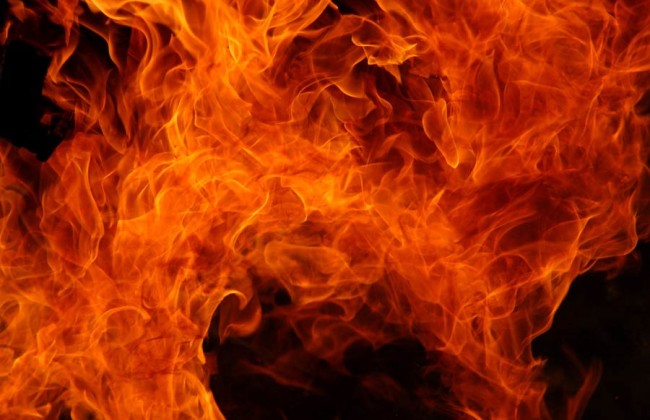 Крупный пожар в Харькове: вспыхнули производственные помещения (фото)