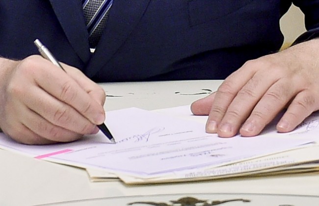 Порошенко наградил украинских военнослужащих