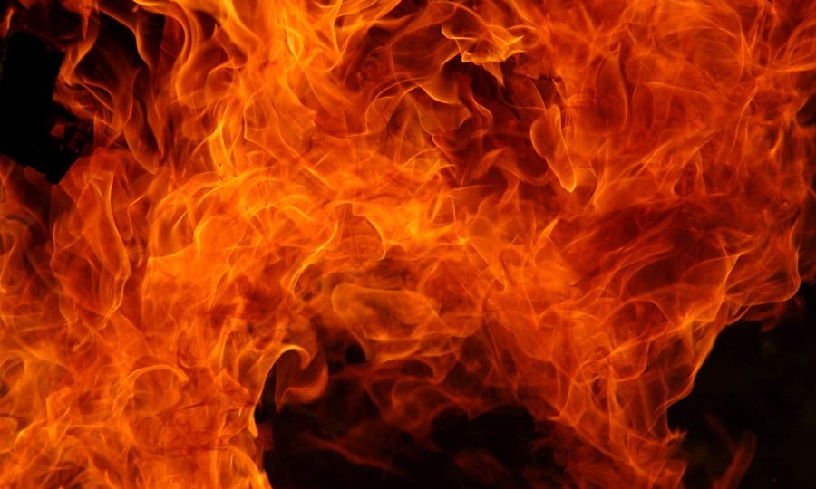 Крупный пожар в Харькове: вспыхнули производственные помещения (фото)