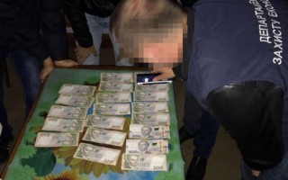 На взятке задержаны руководители госучреждений (фото)