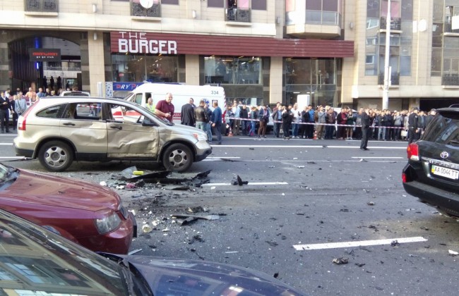 Взрыв в Киеве: в центре взорвалась машина, есть жертвы (фото, видео)