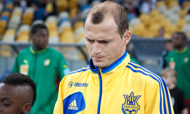 Испанский клуб расторг контракт с обвиненным в нацизме украинским футболистом