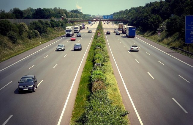 На українських дорогах стане складніше їздити