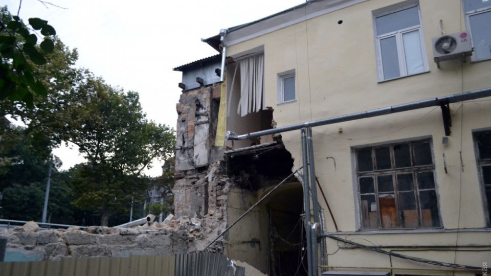 В Одессе обвалилось здание мэрии (фото)