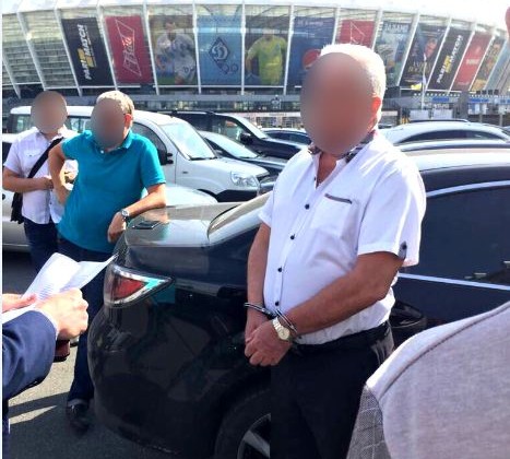 Главу великої хлібної корпорації спіймали на хабарі (фото)