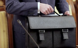 Кем являются и сколько будут получать новые работники министерств