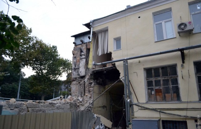 В Одессе обвалилось здание мэрии (фото)