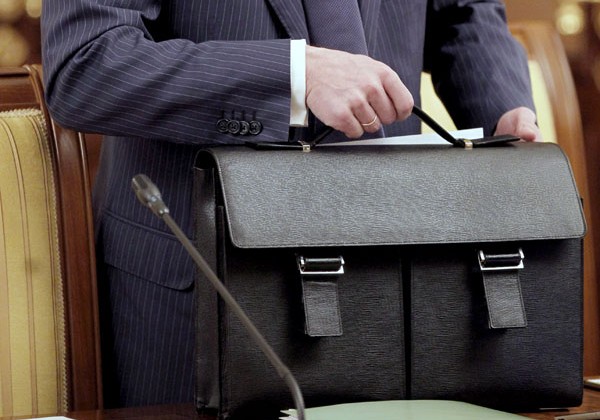 Кем являются и сколько будут получать новые работники министерств