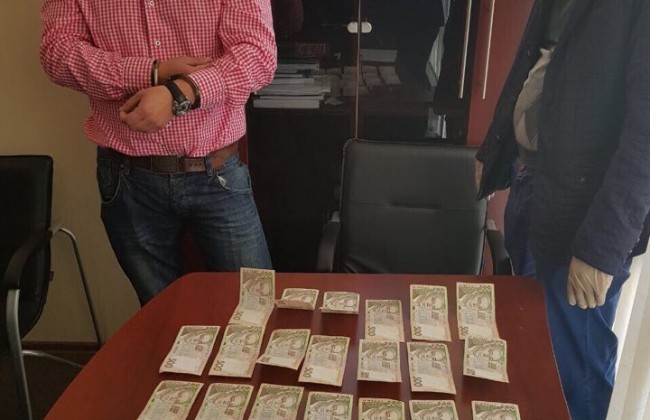 Педагог элитного столичного университета шантажировал студента (фото)