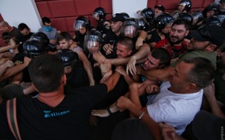 Беспорядки в Одессе: опубликовано видео штурма горсовета и стычек с полицией