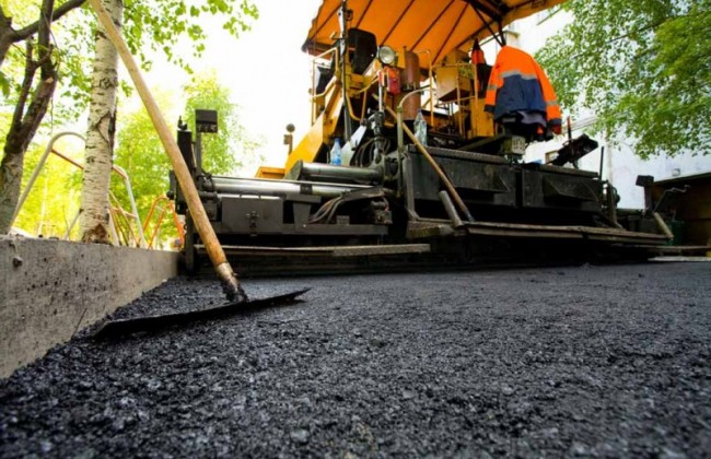 Гройсман рассказал, сколько потратят на дороги в 2018-м