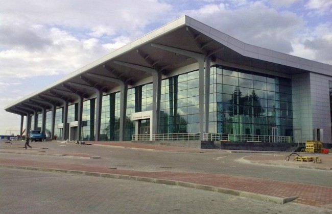 Гройсман взял под контроль проблемы авиасообщения с востоком Украины