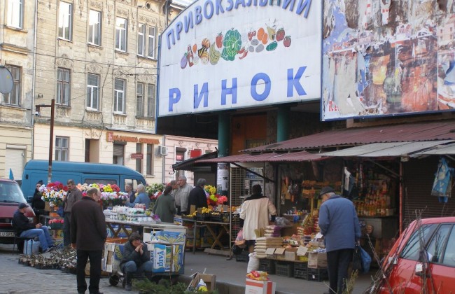 Во Львове проверят все рынки из-за массового отравления
