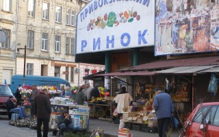 Во Львове проверят все рынки из-за массового отравления