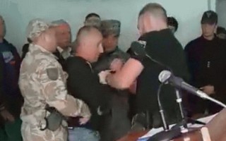 Подозреваемый угрожал взорвать суд консервной банкой (фото)