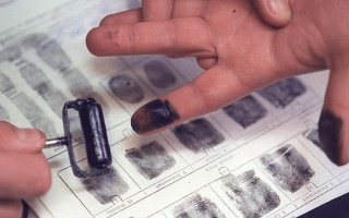 В России хотят брать у иностранцев отпечатки пальцев