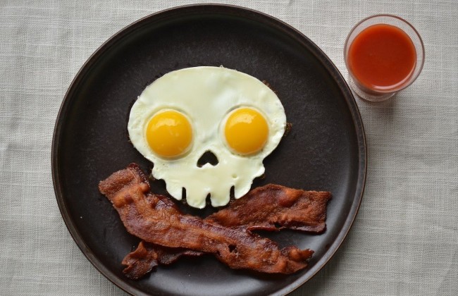 Ученые назвали самые опасные для здоровья продукты