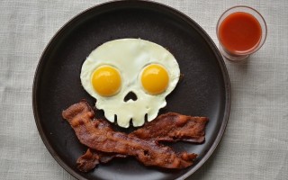 Ученые назвали самые опасные для здоровья продукты