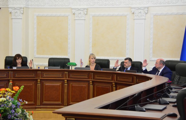 Судью из Ужгорода временно отстранили от осуществления правосудия