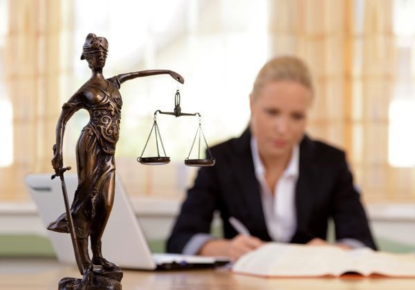 Остановить приток юристов: Закон о юробразовании жестко раскритиковали в соцсетях