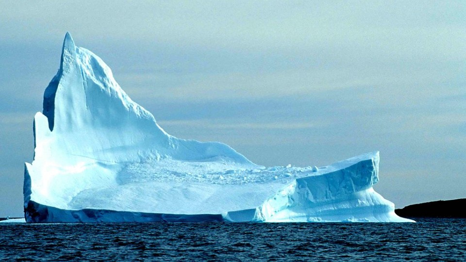 NASA показало гигантский отколовшийся айсберг (фото)
