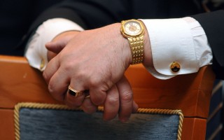 Депутаты потребовали осовременить свои зарплаты