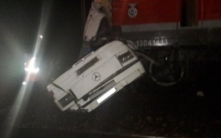 Масштабное ДТП в России: поезд столкнулся с автобусом, есть погибшие