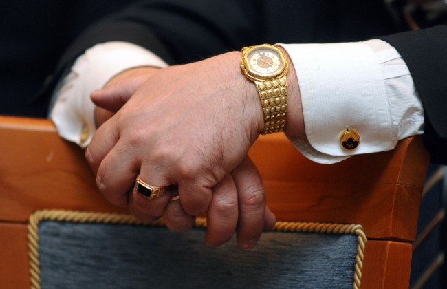 Депутаты потребовали осовременить свои зарплаты