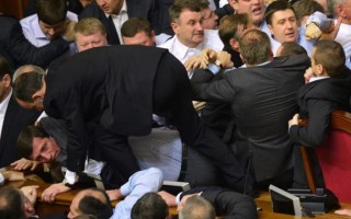 Закон о реинтеграции Донбасса: соцсети критикуют поведение депутатов